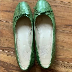 Green alligator design flats
